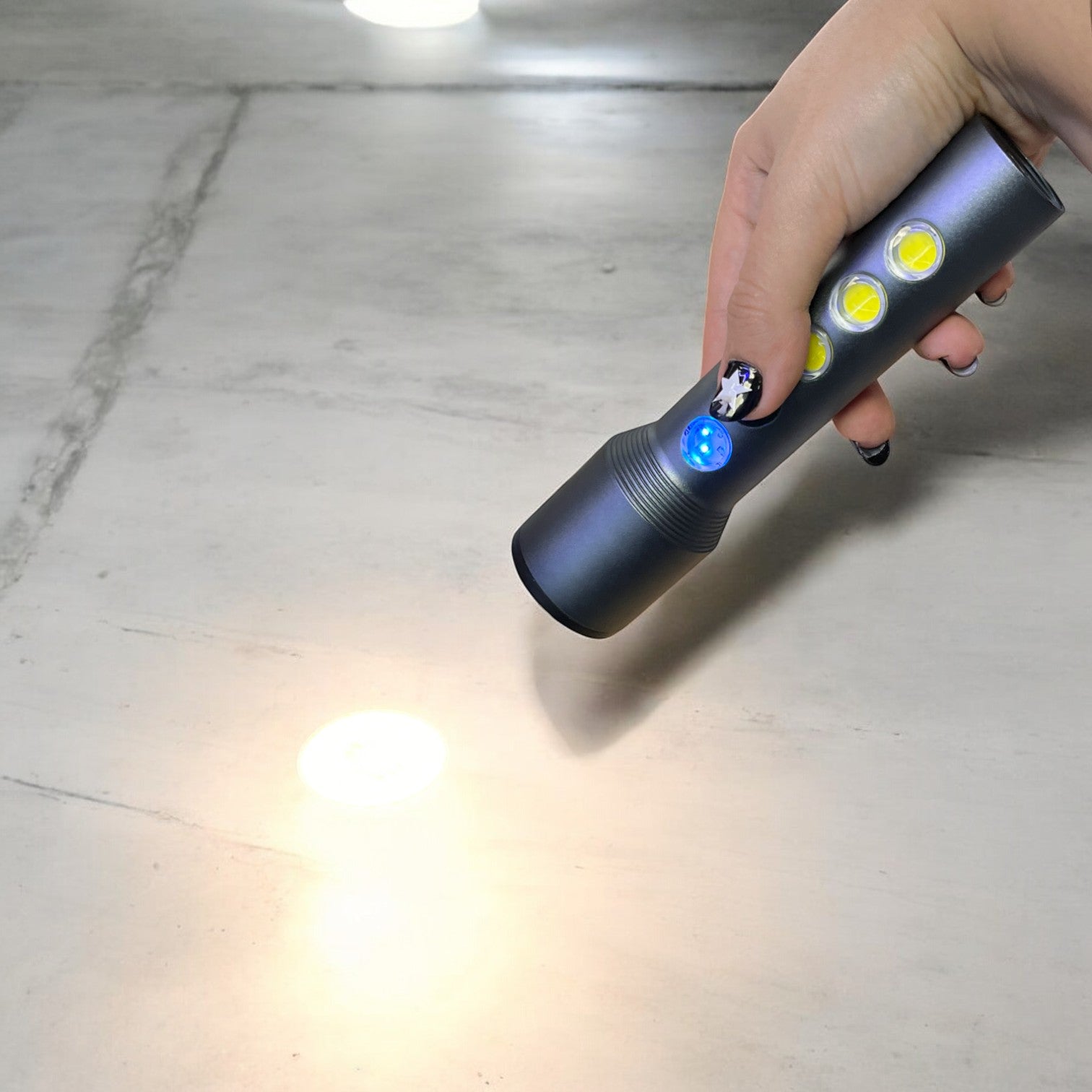 LINTERNA LUZ AZUL 3 BOMBILLOS LINTERNA LUZ AZUL 3 BOMBILLOS